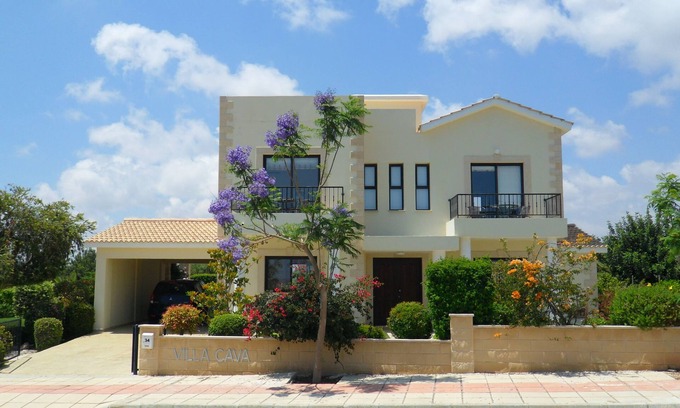 Kouklia Villa | Tranquila casa con vista al mar con piscina privada y amplio jardín