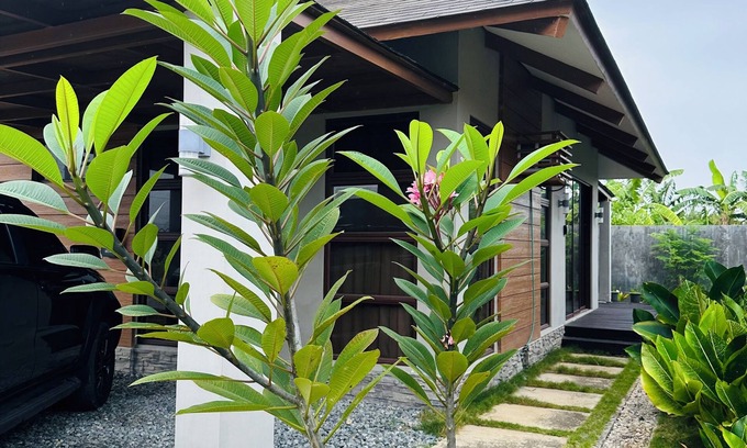 Danao City Casa | Quiet Seaside Villa 5 mins walk to the beach, clubhouse and boardwalk