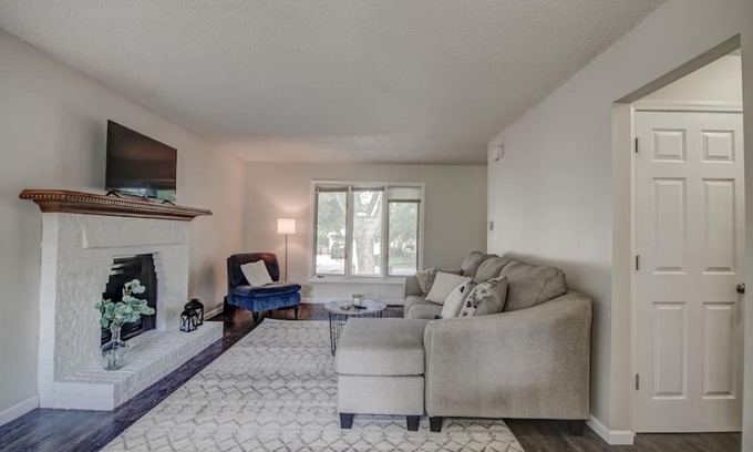 Clive Casa | Quiet Spacious Duplex in West Des Moines