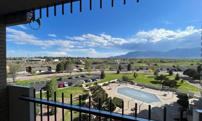 Southeast Colorado Springs Condominio | Quiet, Spotless Condo with King Bed for your Getaway!