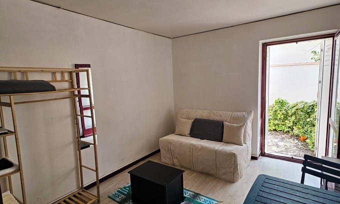 Saint Seurin - Fondaudege Apartamento | Quiet studio with garden