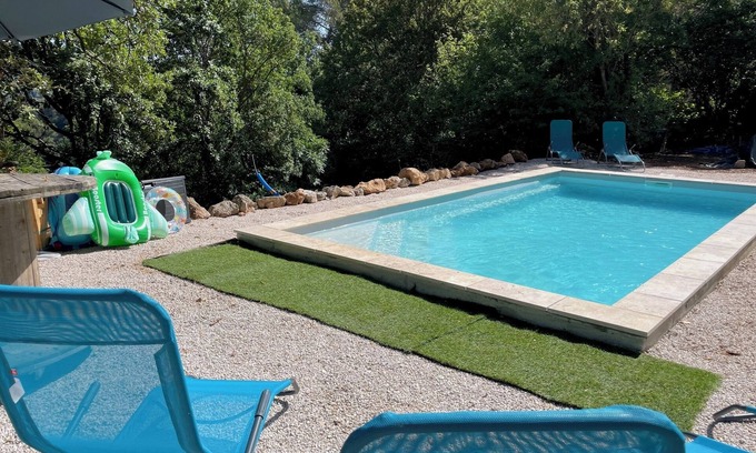 Auriol Apartamento | Quiet studio with pool and large outdoor area