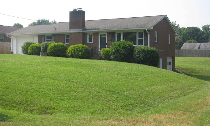 Winston - Salem Casa | Quiet Suburban House in Winston Salem