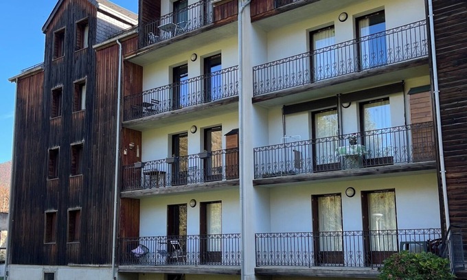Bagneres-de-Luchon Apartamento | Quiet T3 apartment in wooded park, 10 minutes from the spa, near town center