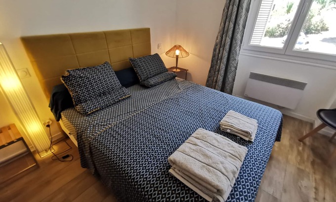 Ajaccio Apartamento | Quiet town center, sea view, private parking, 250 m from the beach