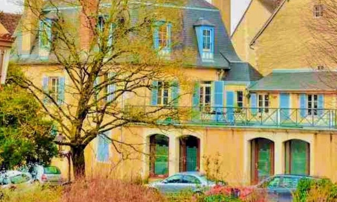 Auxerre Casa | Quiet town center, terrace and pool table, parking nearby