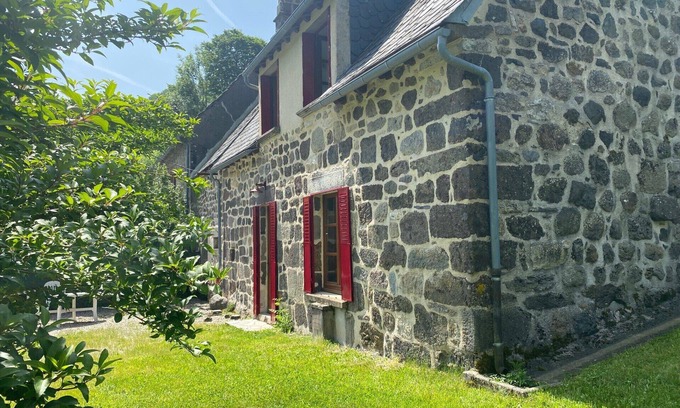 Le Falgoux Cabaña | Auvernia casa tradicional restaurada tranquilidad, comodidad exceptionn
