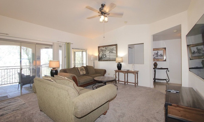 North Scottsdale Condominio | Quiet-Two Bedroom/Two Bath with No One Above