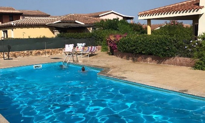 Monte Petrosu Casa | VILLA TRANQUILA A DOS PASOS DE LA PLAYA CON VERANDA Y PISCINA