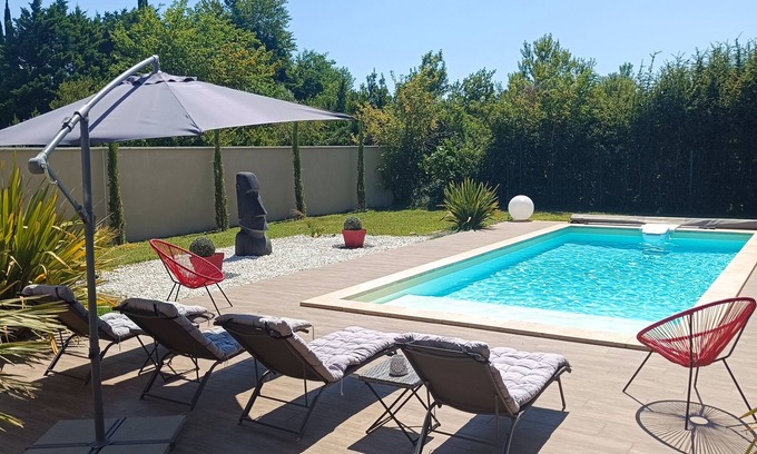 Althen-des-Paluds Villa | Quiet villa with private pool and large garden