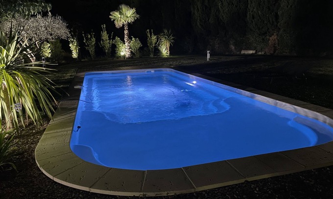 Chateaurenard Villa | Villa tranquila con piscina en una gran parcela.