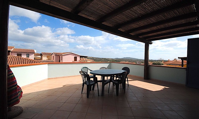 Monte Petrosu Casa | VILLA TRANQUILA CON VERANDA Y PISCINA A 2 PASOS DEL MAR