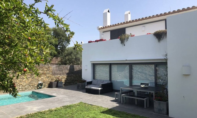 Cadaques Casa | Villa tranquila con piscina y cerca del mar.