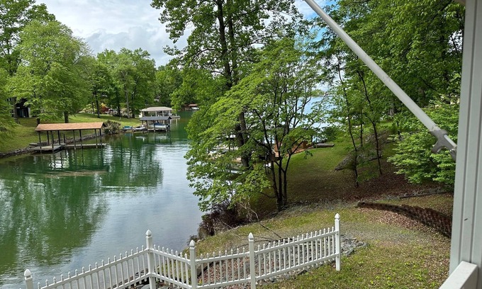 Penhook Cabaña | Quiet, waterfront cottage - come relax and enjoy the lake