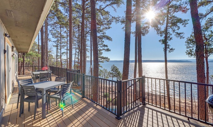 Edgemont Cabaña | Quiet Waterfront Getaway w/ Furnished Deck & Grill