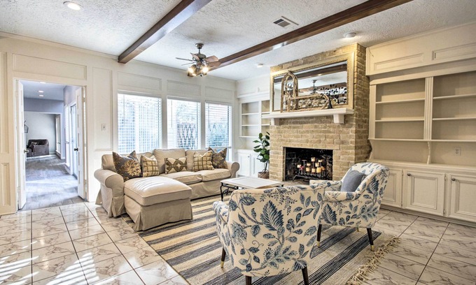 Memorial Casa | Quiet West Houston Home w/ Patio, Walk to Shops!