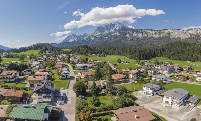 Sankt Johann in Tirol Casa | Quietly located holiday home with a garden
