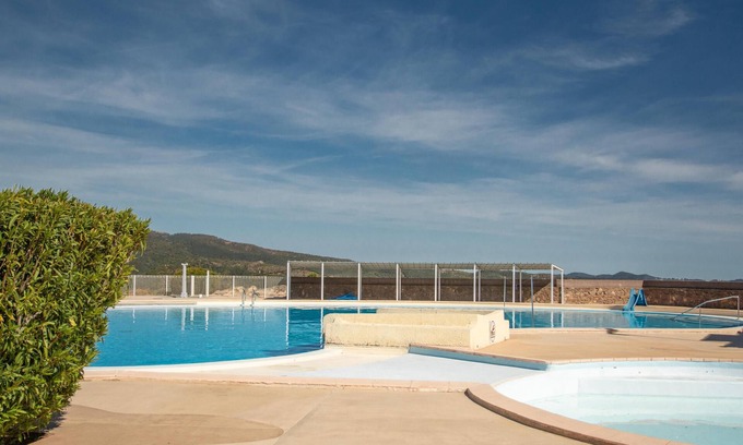 Frejus Casa | Quietly located villa with shared pool