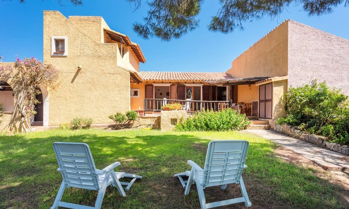 Baja Sardinia Casa | Tranquila casa de vacaciones con vistas al mar, jardín y terraza