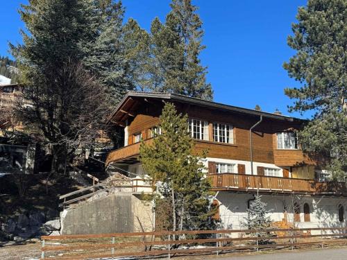 Adelboden Apartamento | Quietly situated holiday home with marvelous mountain views