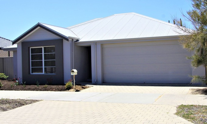 Butler Casa | Quinn's Beach Family Accommodation