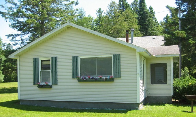 Cheboygan Cabaña | Quint Cottage en el hermoso lago Mullett en el norte de Michigan