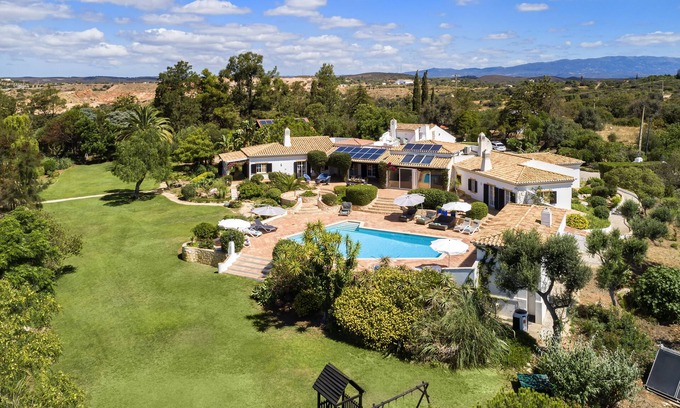 Portimao Villa | Quinta da Brisa, villa de lujo, piscina, cancha de tenis, putting green