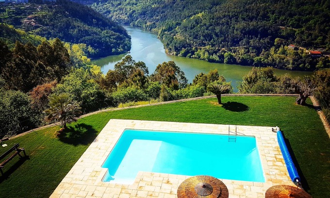Cinfaes Villa | Quinta das Tílias Valle del Douro / Duero / Oporto Aeropuerto 55kms / Wi-fi