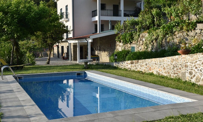 Nogueiro e Tenoes Casa | Quinta do Bacelo, Braga, Amplia casa de 4 dormitorios y piscina