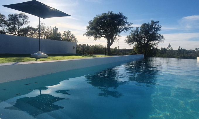 Montargil Casa | Home-Familiar-Baño Privado-Vista a la Piscina