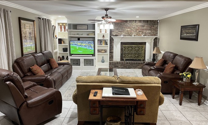 Colonial Oaks Casa | Quintessential Savannah