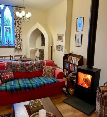Broadwoodkelly Casa | Quirky, comfortable, converted Chapel