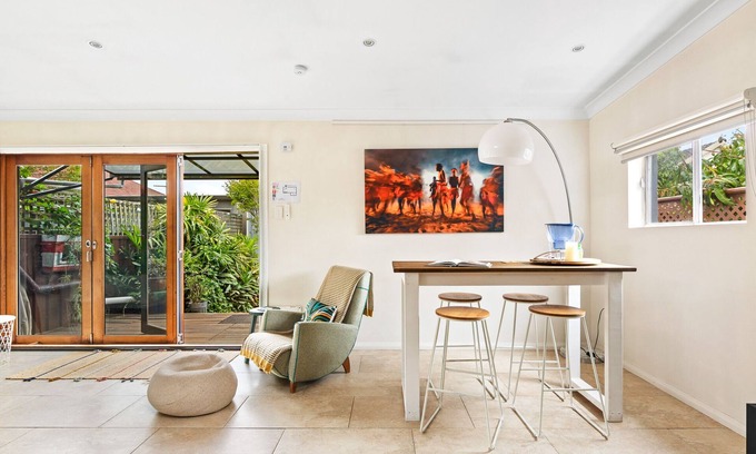 Marrickville Casa | Quirky Marrickville 1-Bed with Courtyard by Shops