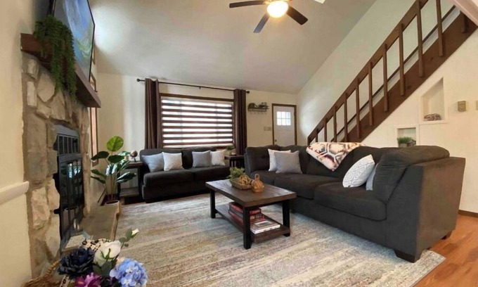 Albrightsville Cabina | Quite Family Ski Cabin w/ Bonus BR. Wet Bar, Pool Table and Foosball Table