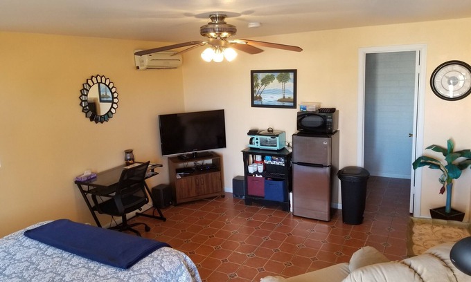 Lake Havasu City Casa | Quite studio with RV parking