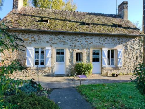 Champagne Casa | "Rêves de Gamins" Chambre de gauche, 4 couchages dans gîte de campagne "La Camusière", proche du Pôle Européen et du circuit des 24h