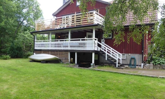 Urshult Casa | Rössvik-lillegard: Ihr Ferienhaus am Åsnen für Natur, Angeln & Sauna"