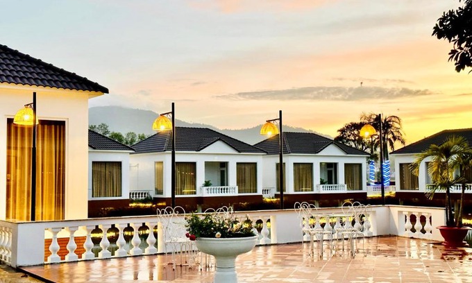 Tri Ton Complejo | Rồng Vàng Resort
