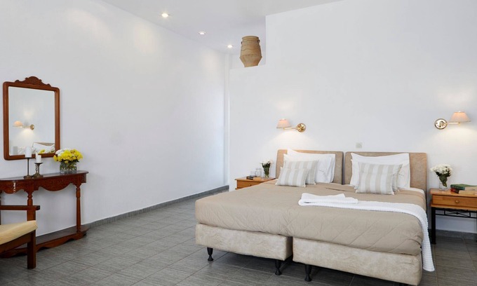 Fira Villa | R 3143 Standard Suite - Milos Villas Hotel Santorini