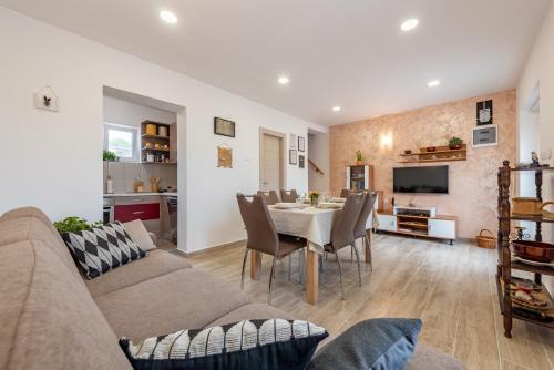 Sveti Filip i Jakov Casa | R&B Family Apartments