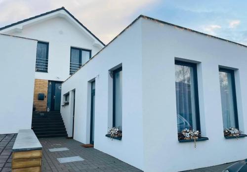 Chvalovice Apartamento | r E L L A x Studia Chvalovice Hatě na Greenway Praha-Wien