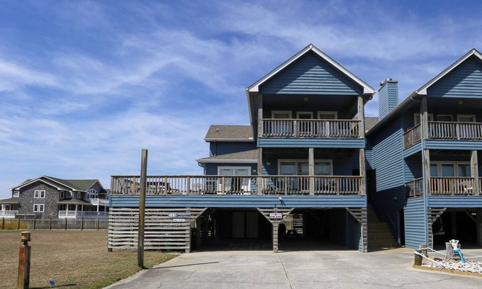 Kitty Hawk Casa | R Escape - 4 BR Semi-Oceanfront TownHome w/Community Pool access