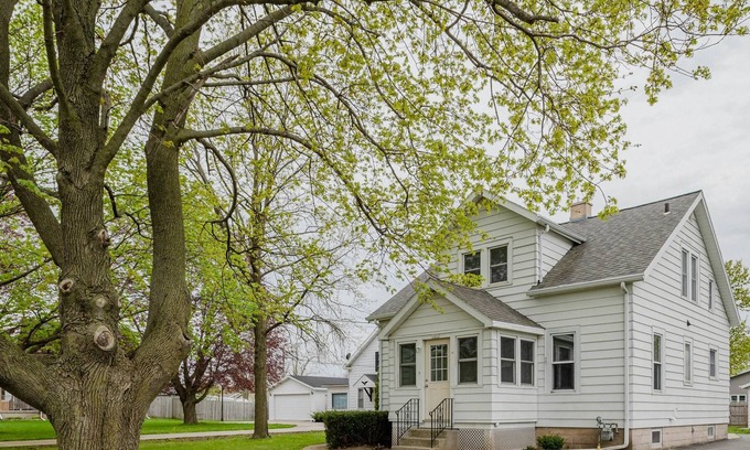 Manitowoc Casa | R&R on Rapids Rd Summ