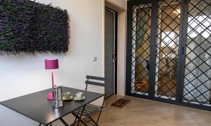 Ciampino Apartamento | R4 STUDIO APARTMENT WITH PATIO AND GARDEN