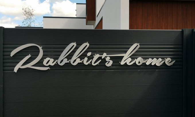 Hamilton Casa | Rabbits Home- Riverside, Separate courtyard, New 1-bedroom