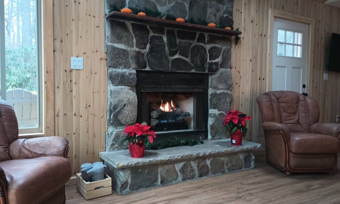 Greentown Casa | Raccoon House & Spa. Scandinavian style retreat w/ sauna and hot tub.