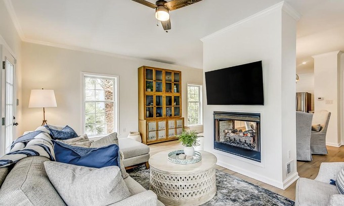 Sunset Point Casa | Race to Folly