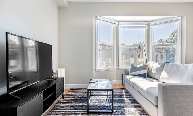 Marina District Apartamento | Rad Marina District 2BR w/ W/D, walk to Parks & Presidio, by Blueground