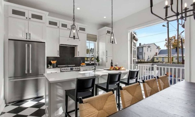 Savannah Victorian District Casa | Radiant Historic Retreat | Hot Tub