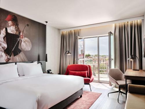 City Centre Hotel | Radisson RED Hotel & Radisson RED Apartments, Kraków